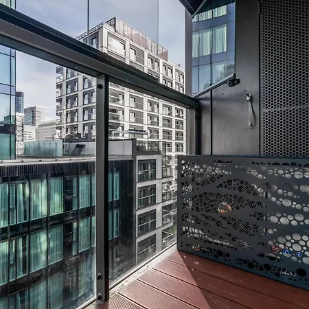 Close-urban Chic - Luxury - Mennica