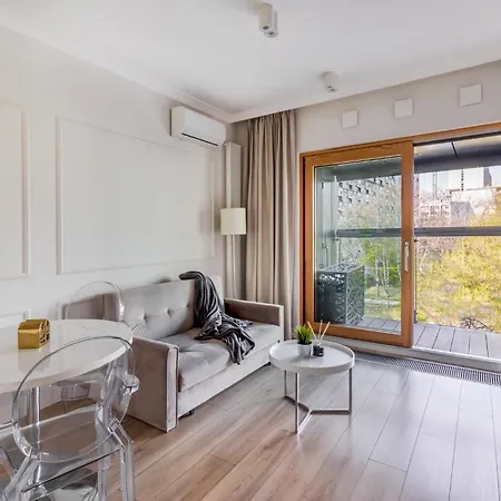 Close-urban Chic - Luxury - Mennica