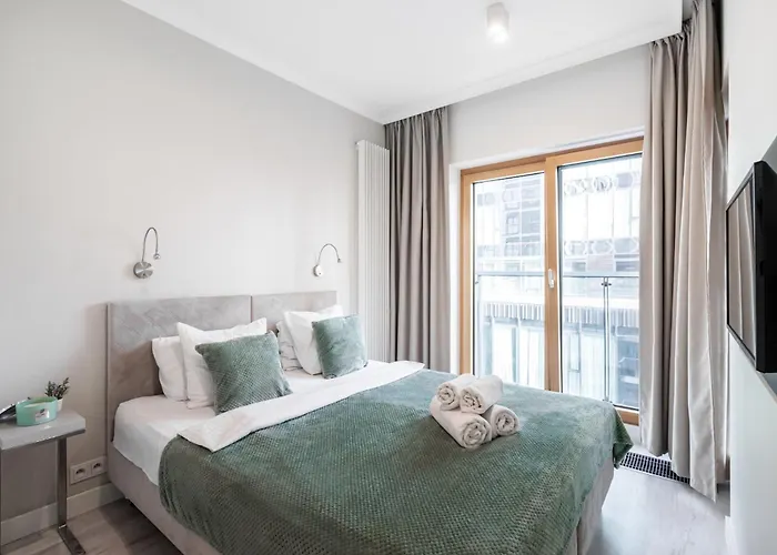 Close-urban Chic - Luxury - Mennica *